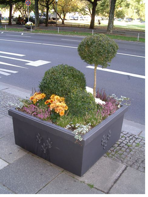 Blumenkübel quadratisch in der Stadt Wiesbaden